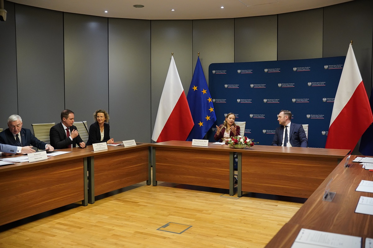 grafika projektu eruralresilience wspierającego przedsiębiorców żywności w przejściu na e-biznes